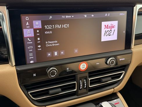 Certified 2026 Porsche Macan AWD/4WD image 22