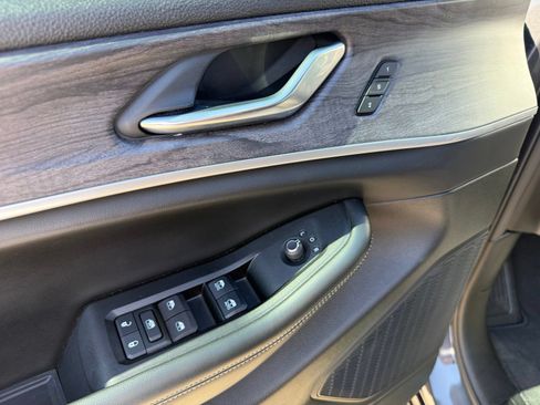 Used 2024 Jeep Grand Cherokee Limited w/ Luxury Tech Group II AWD/4WD image 12