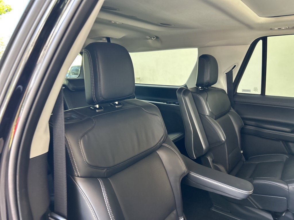 Used 2025 Ford Expedition Max Platinum AWD/4WD image 29