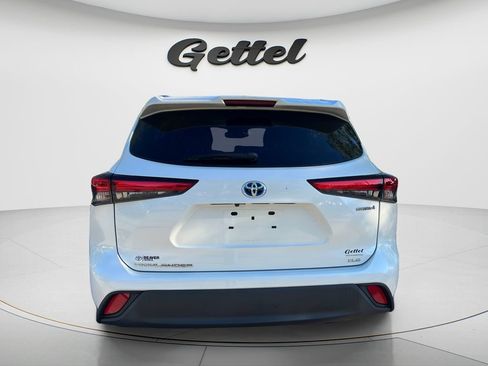 Used 2021 Toyota Highlander XLE AWD/4WD image 6