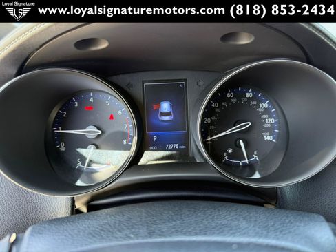 Used 2018 Toyota C-HR XLE FWD image 19