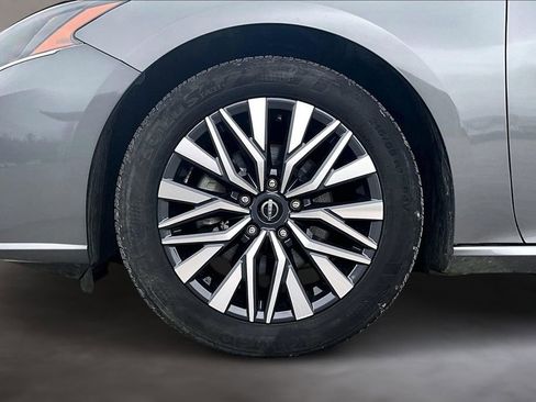 Used 2024 Nissan Altima 2.5 SV image 32