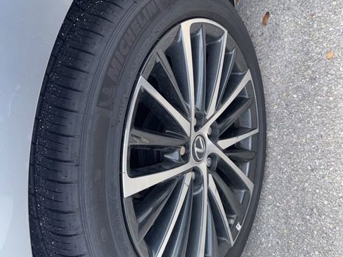 Used 2025 Lexus ES 350 w/ Premium Package FWD image 5