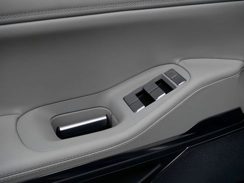 Used 2025 Lincoln Navigator Reserve image 17