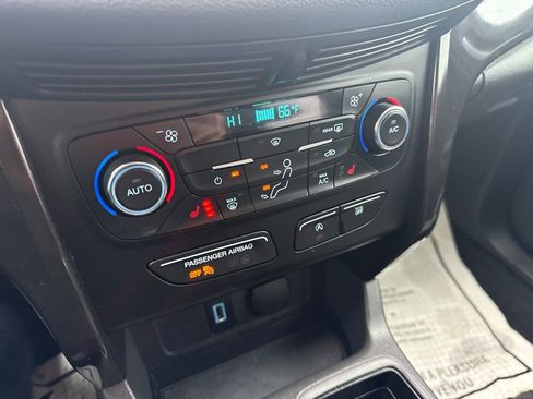 Used 2017 Ford Escape SE w/ Equipment Group 201A image 38