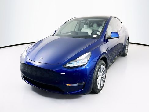 Used 2024 Tesla Model Y Long Range AWD/4WD image 3