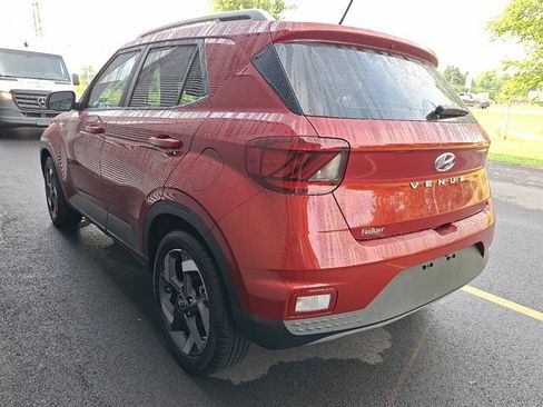 Used 2025 Hyundai Venue Limited FWD image 4