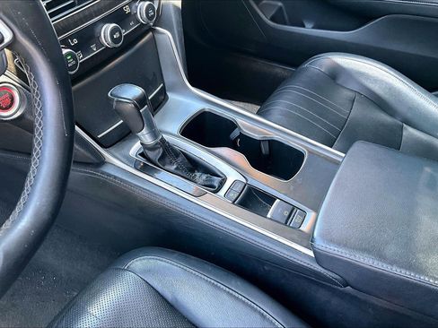 Used 2018 Honda Accord Touring image 13