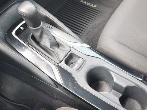 Used 2021 Toyota Corolla LE image 18