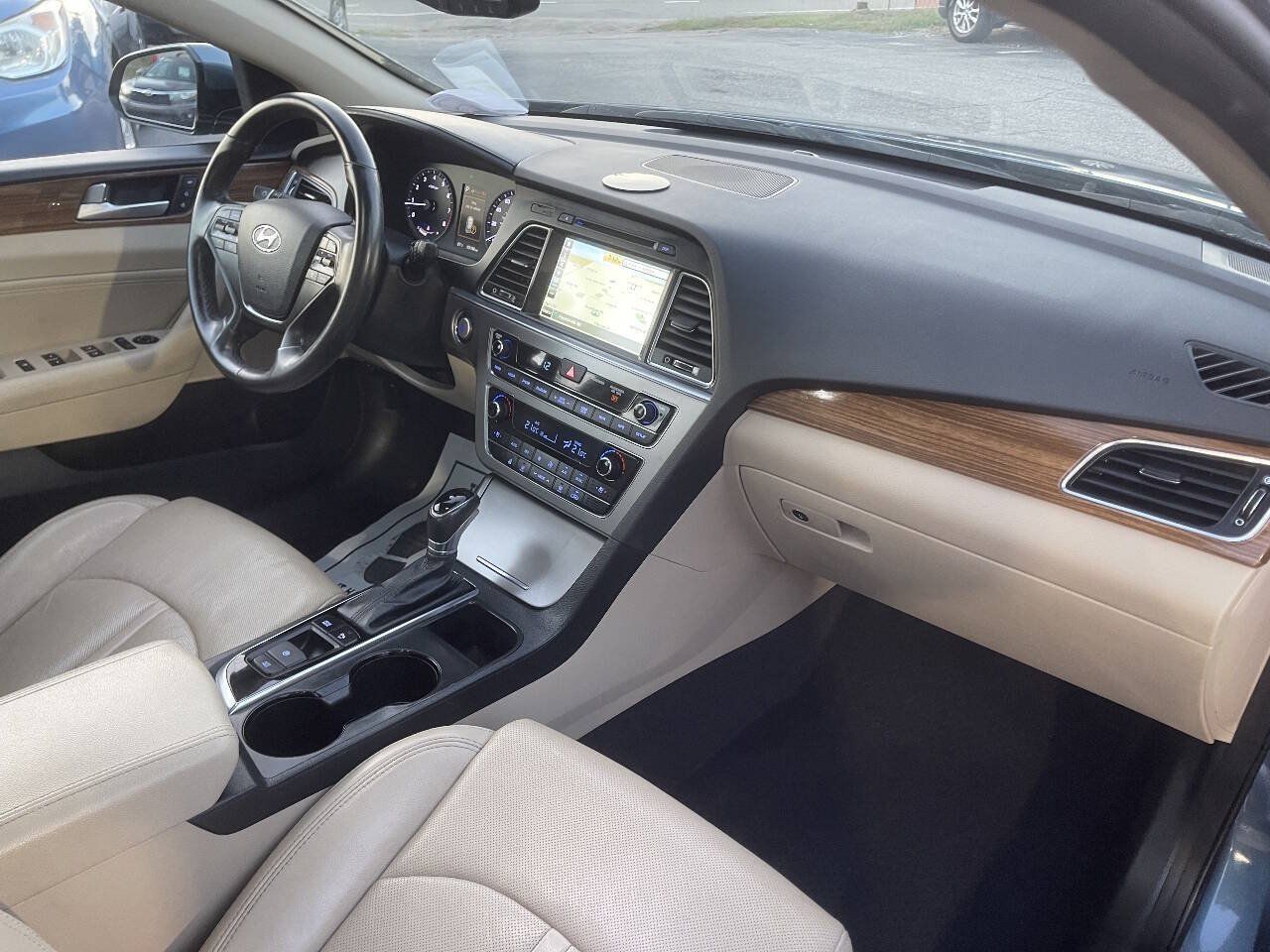 Used 2015 Hyundai Sonata Limited w/ Option Group 06 FWD image 30