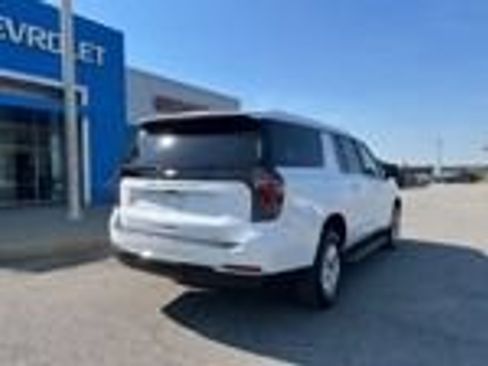 Used 2025 Chevrolet Suburban LT AWD/4WD image 2