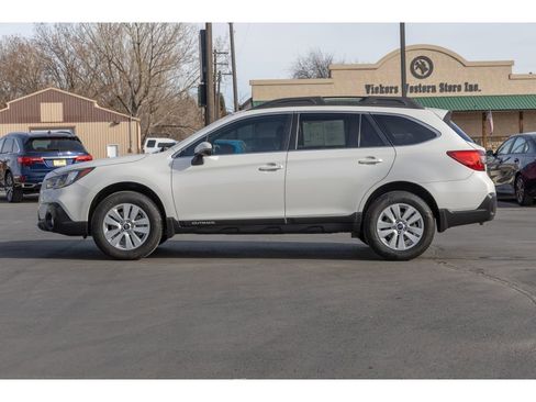 Used 2019 Subaru Outback 2.5i Premium image 6
