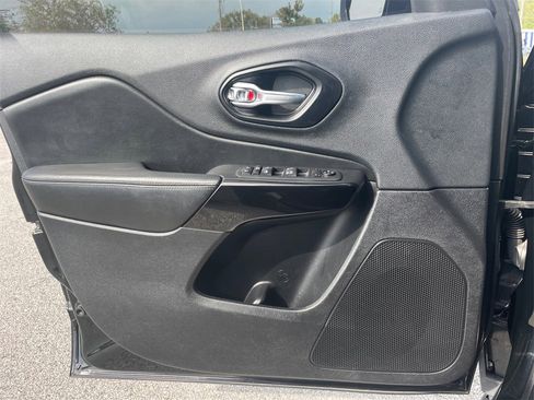 Used 2021 Jeep Cherokee Latitude Plus image 31