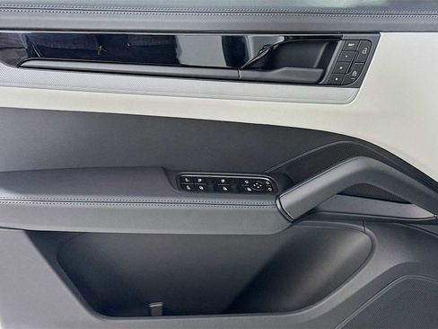 New 2026 Porsche Cayenne image 11