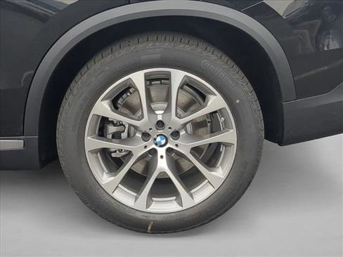 New 2026 BMW X5 xDrive50e w/ Climate Comfort Package image 10