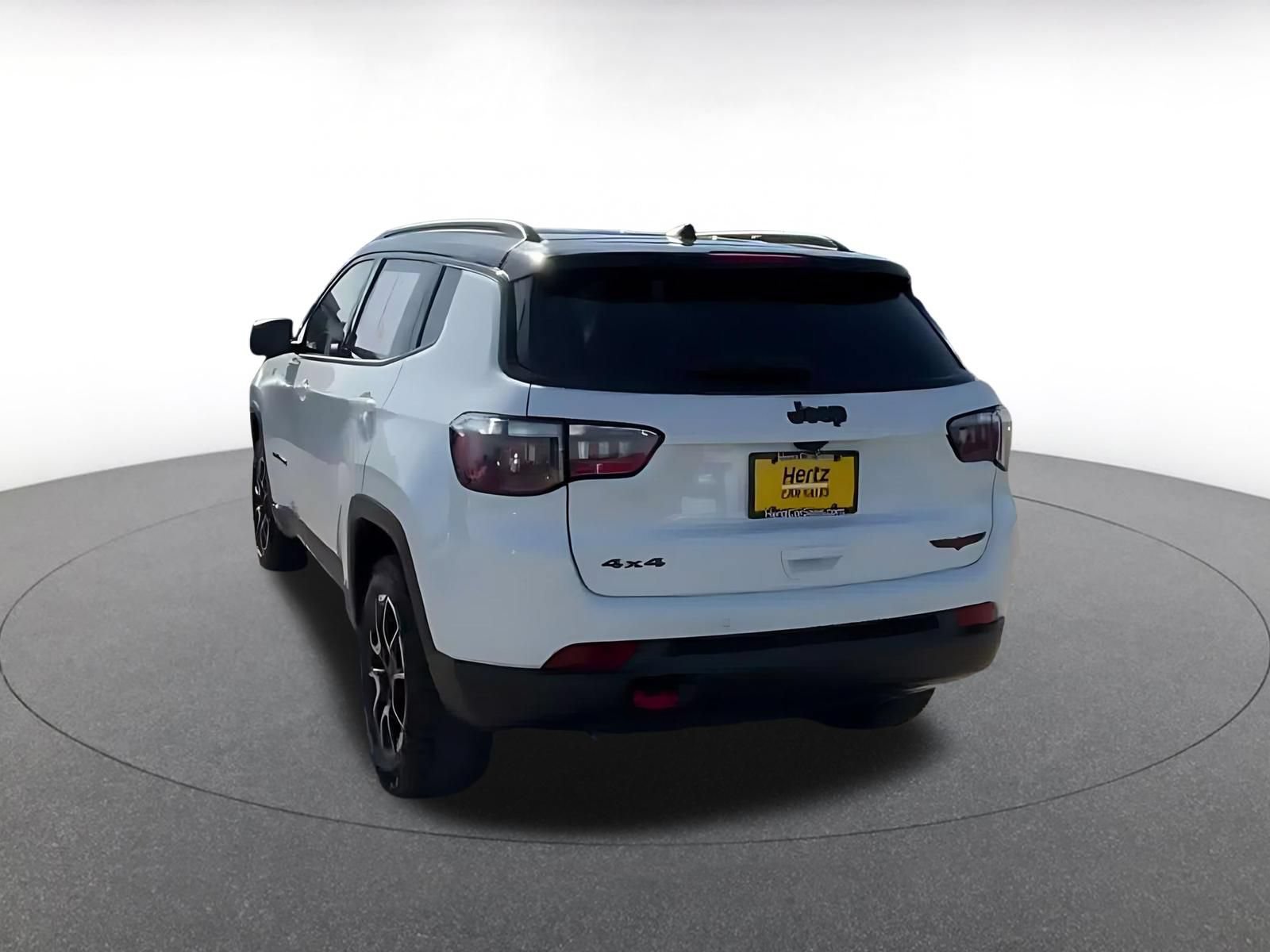 Used 2025 Jeep Compass Trailhawk AWD/4WD image 10