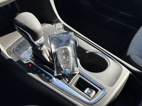 Used 2022 Chevrolet Equinox LS w/ LS Convenience Package image 43