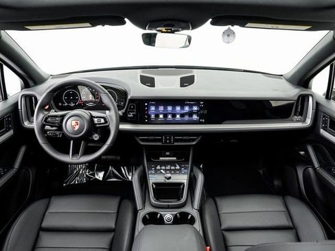 New 2026 Porsche Cayenne image 19