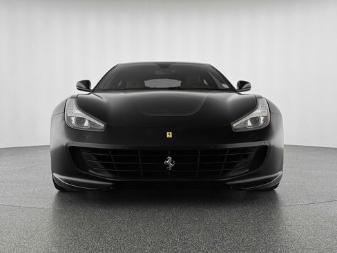 Used 2018 Ferrari GTC4Lusso T image 10