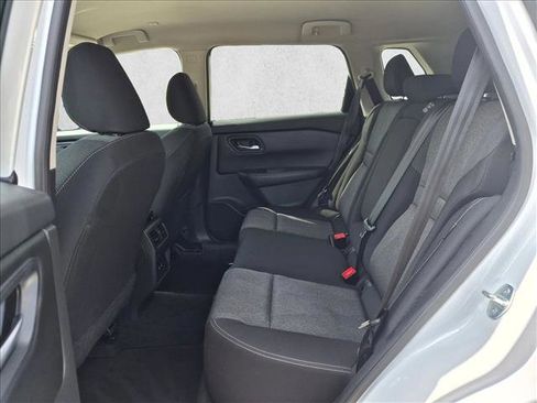 Used 2024 Nissan Rogue SV AWD/4WD image 18