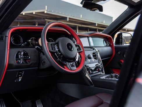 Used 2025 Rolls-Royce Cullinan image 27