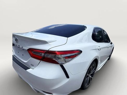 Used 2018 Toyota Camry SE FWD image 10
