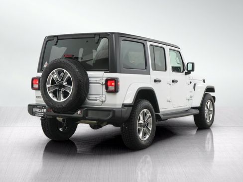 Used 2019 Jeep Wrangler Unlimited Sahara w/ Uconnect 4C Nav & Sound Group AWD/4WD image 5
