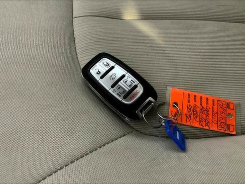 Used 2017 Chrysler Pacifica Touring image 14