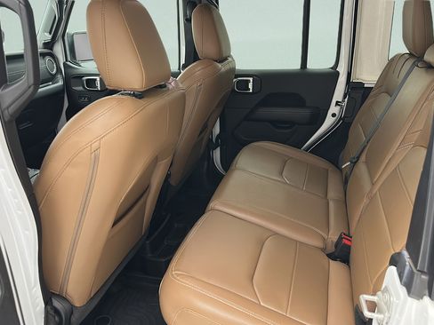 Used 2023 Jeep Wrangler Unlimited Sahara w/ Cold Weather Group AWD/4WD image 9