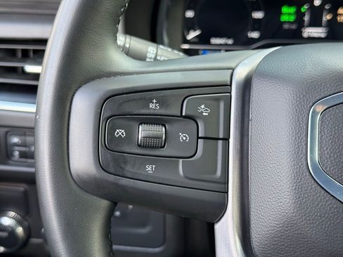 Used 2024 GMC Yukon SLT image 32