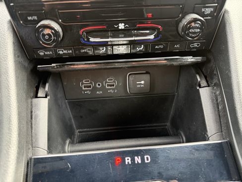 Used 2024 Jeep Grand Cherokee L Laredo image 29