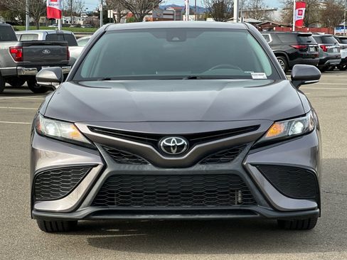 Used 2024 Toyota Camry SE image 9