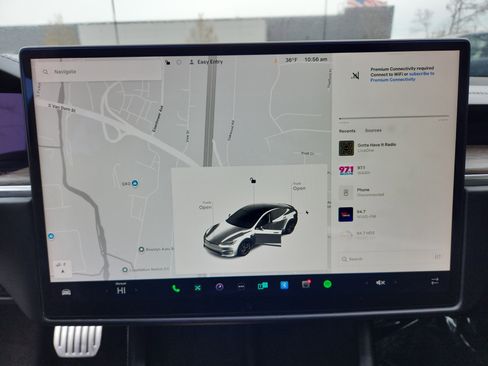 Used 2021 Tesla Model S Plaid image 16