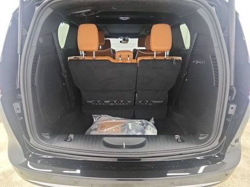 New 2026 Chrysler Pacifica Pinnacle AWD/4WD image 22