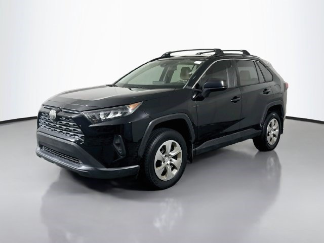 Used 2019 Toyota RAV4 LE FWD image 4