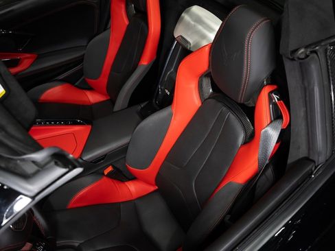 Used 2021 Chevrolet Corvette Stingray Premium Conv w/ Z51 Performance Package image 6