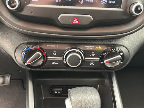 Used 2025 Kia Soul LX w/ LX Technology Package FWD image 16