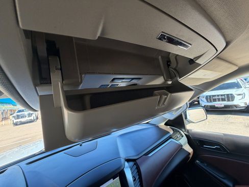 Used 2020 Chevrolet Suburban Premier image 25