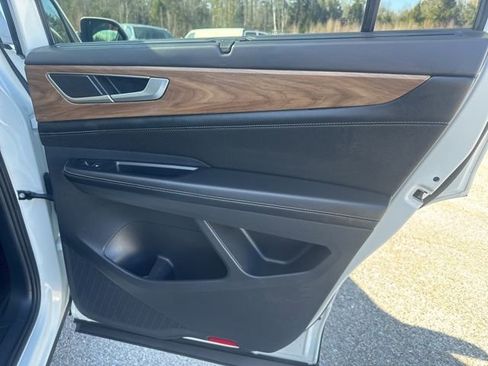 Used 2024 Volkswagen Atlas SE image 33