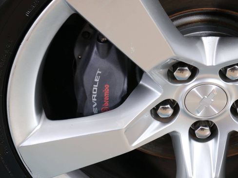 Used 2010 Chevrolet Camaro SS RWD image 12