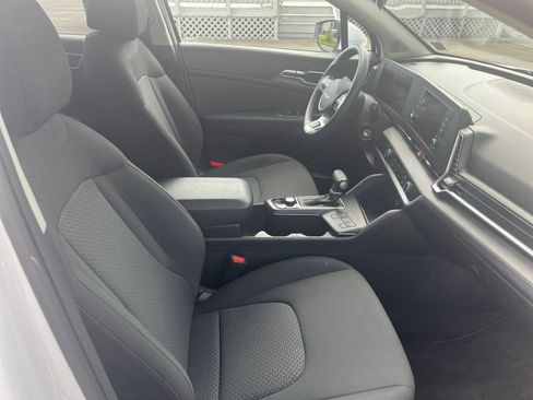 Used 2025 Kia Sportage LX FWD image 35