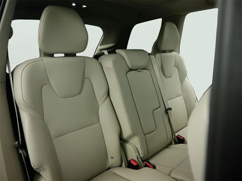 Used 2019 Volvo XC90 T5 Momentum image 7