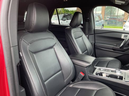 Used 2020 Ford Explorer XLT w/ Equipment Group 202A image 31