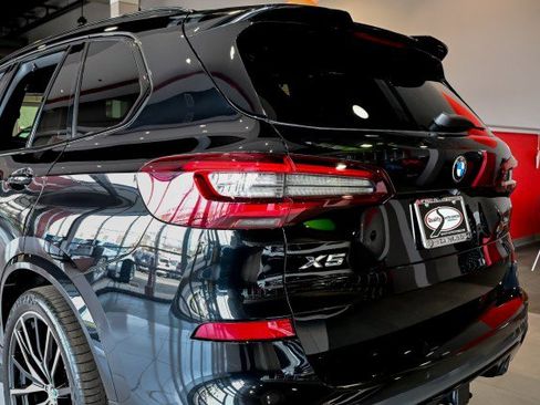 Used 2021 BMW X5 xDrive40i w/ M Sport Package image 12