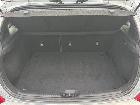 Used 2018 Hyundai Elantra GT FWD image 11