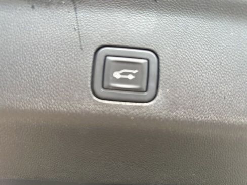 Used 2023 Chevrolet Tahoe High Country image 10