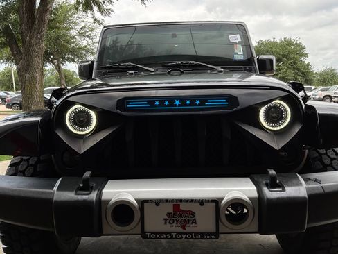 Used 2013 Jeep Wrangler Unlimited Sahara AWD/4WD image 10
