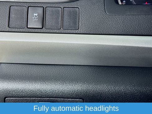 Used 2015 Toyota Camry SE FWD image 11