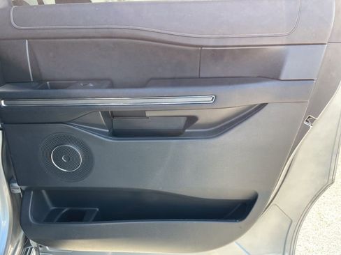 Used 2022 Ford Expedition Max XLT image 39