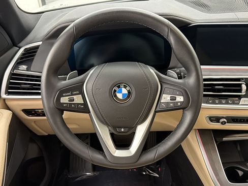Used 2022 BMW X5 xDrive40i w/ Premium Package AWD/4WD image 11